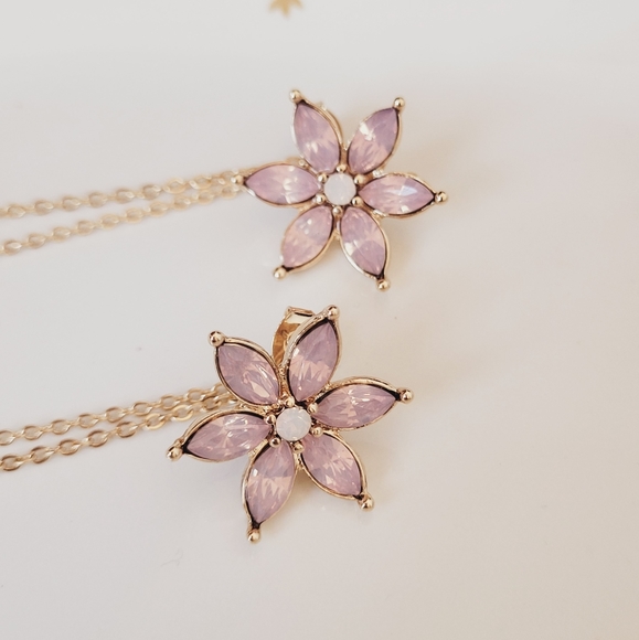 NWT-Flower Dangle Double Pearl Detachable Earrings - Picture 11 of 11